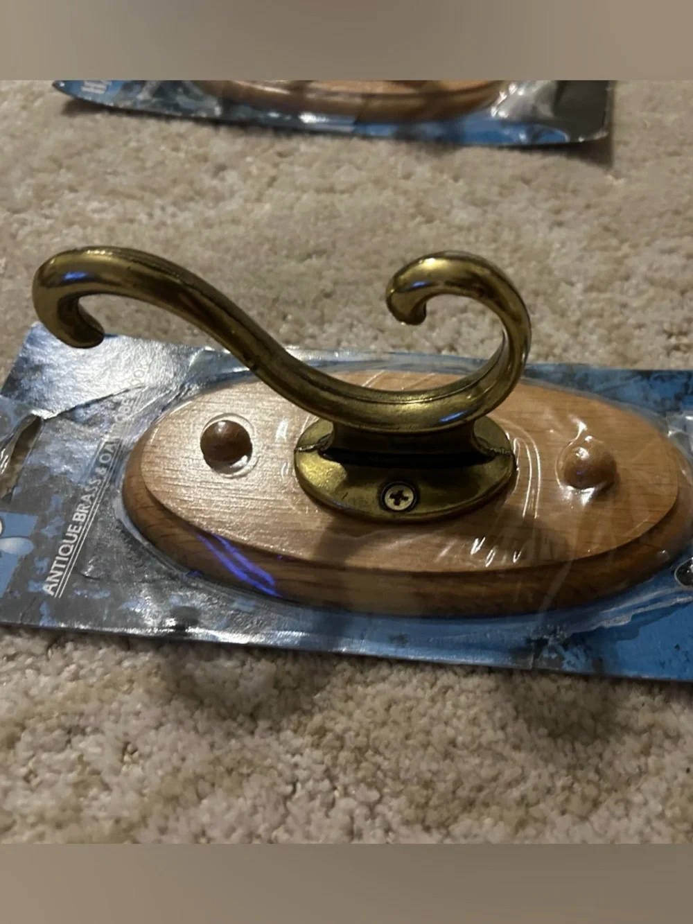 NWT 4 hooks.  2 oak antique brass  w/ hardware & 2 plastic over the door hooks.